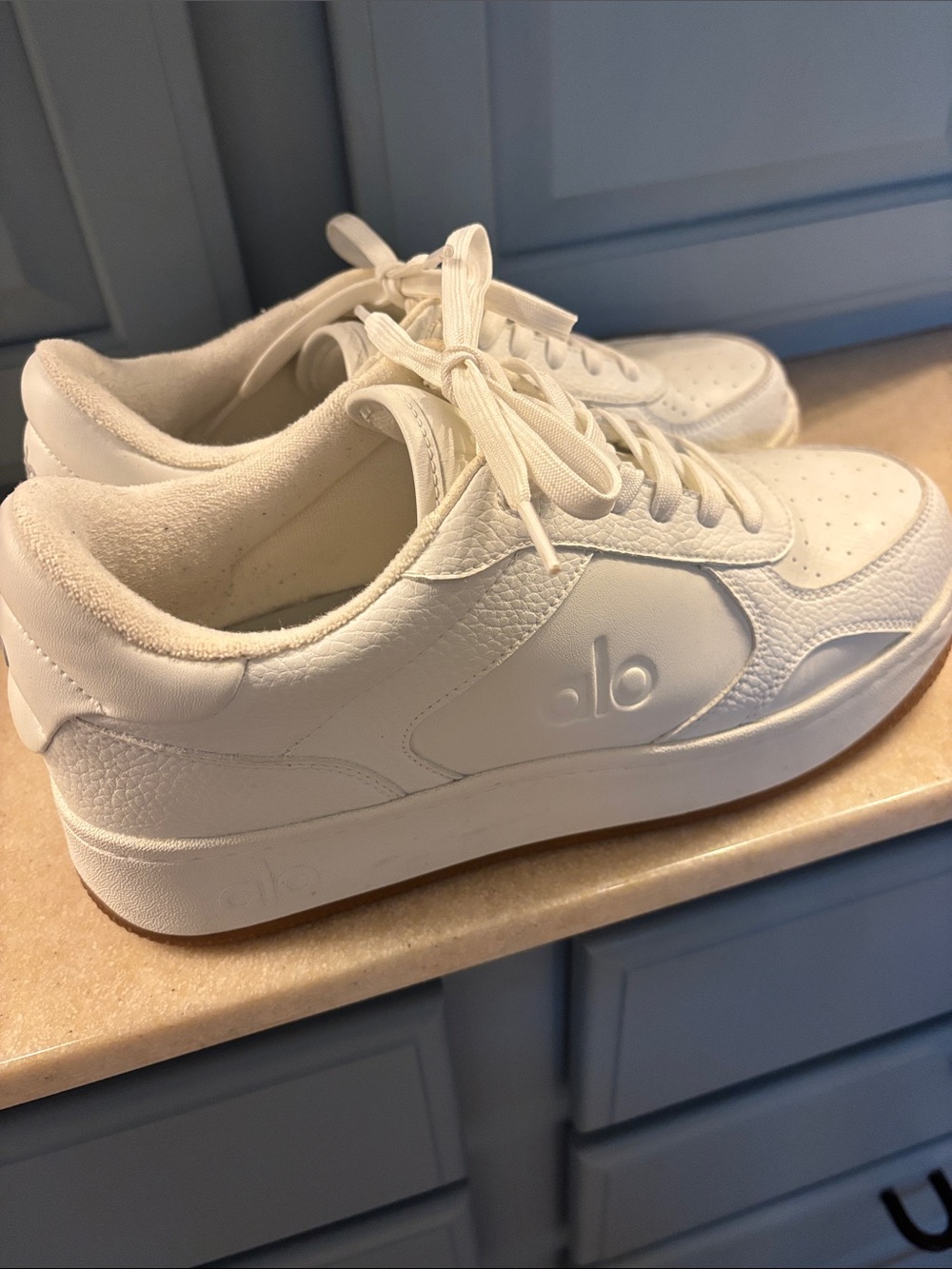 alo women’s White Lace-Up slightly platform Sneakers